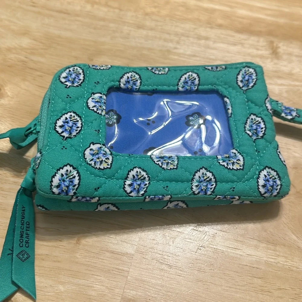 Vera‎ Bradley small wristlet green